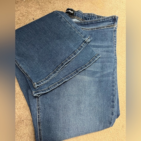 Fashion Nova Effortless Pull On Flare‎ Jeans - Picture 10 of 10